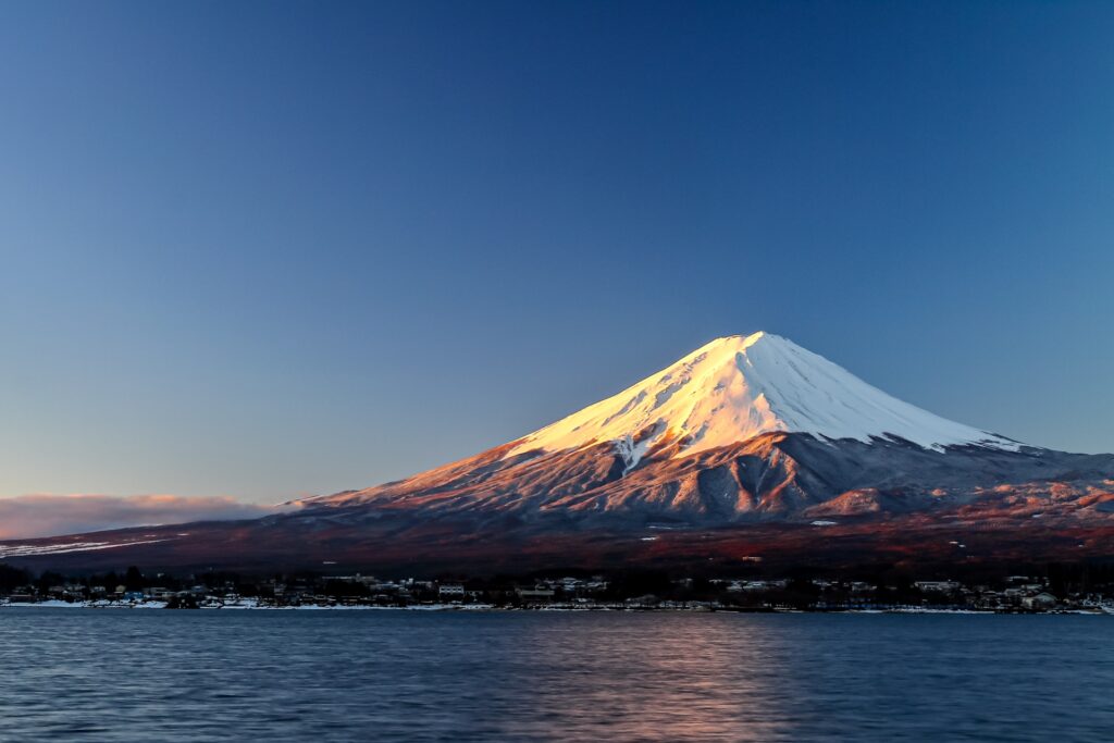 33566713 m