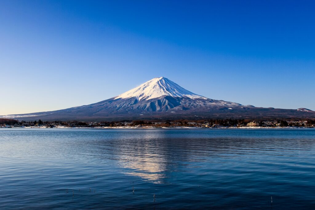 5 Breathtaking Places to See Early Snowfall in Japan This November 3 33566717 m